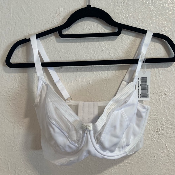 Lovely UK34F (US 34G) white bra with peekaboo sheer panels - Picture 1 of 4